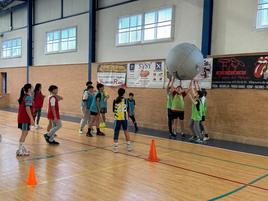 Jóvenes de la zina en las actividades lúdicas.