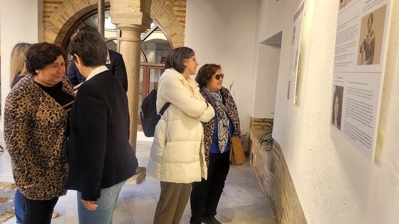 Una muestra enseña en Andújar la trayectoria de mujeres brillantes en la historia