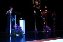 Diego Pérez durante su alocución en el Teatro Principal.