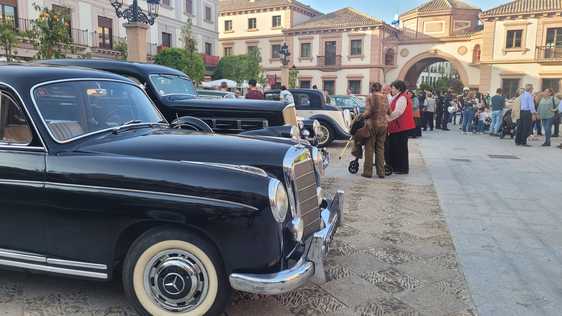 Andújar se traslada al siglo pasado con los coches de época