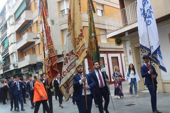 La Cofradía de Andújar anuncia la romería con su simbología y fervor romero