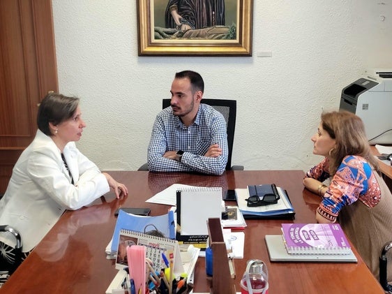 La delegada de Agricultura mantiene una reunión con el alcalde de Arjonilla