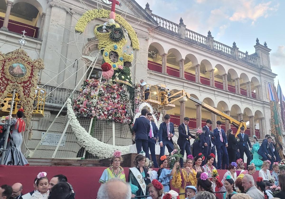 Una ofrenda que pasará a los anales de la historia romera