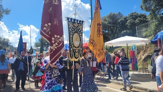 Y LA REINA DE SIERRA MORENA LUCIO COMO EL SOL