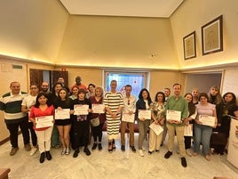 Acto de entrega de los diplomas a los participantes.