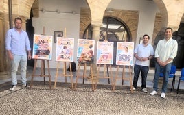 Antonio Torres, Emilio Rodríguez y Juan Carlos Martínez posan con el cartel y las actividades.