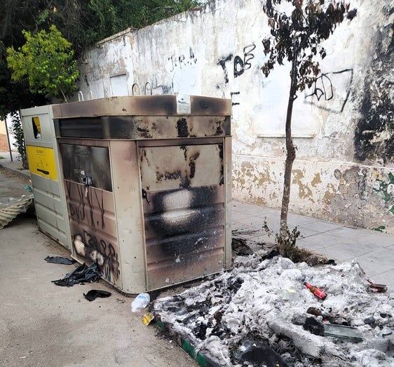 Más de una decena de contenedores arden en Andújar durante la última semana por actos vandálicos