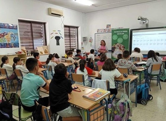 Voluntarias del colectivo, el pasado miércoles en el CEIP Capitán Cortés.