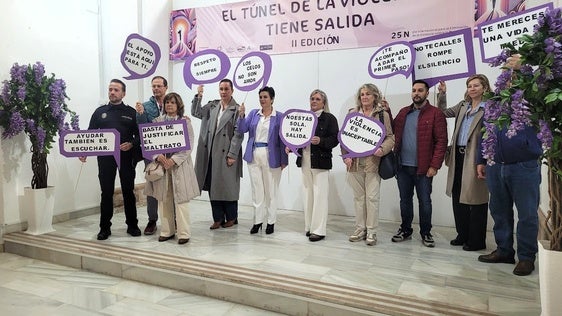 Representantes de las instituciones implicadas en el acto institucional.