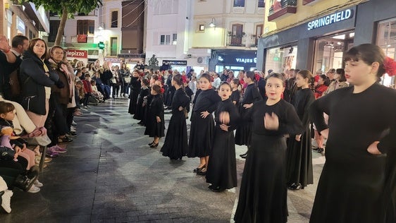 Actuación del grupo de baile de Pilar Algaba en la inauguración de las actividades.