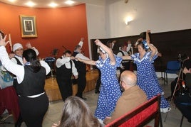 Grupo de Marisa Ortega durante su actuación.