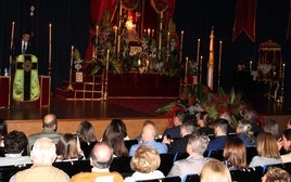 PREGÓN DE JAVIER MOLINA ANTE LA EXPECTACIÓN DE LOS ASISTENTES.