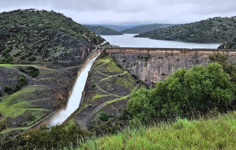El pantano del Rumblar empieza a soltar agua porque ya se encuentra al tope de capacidad