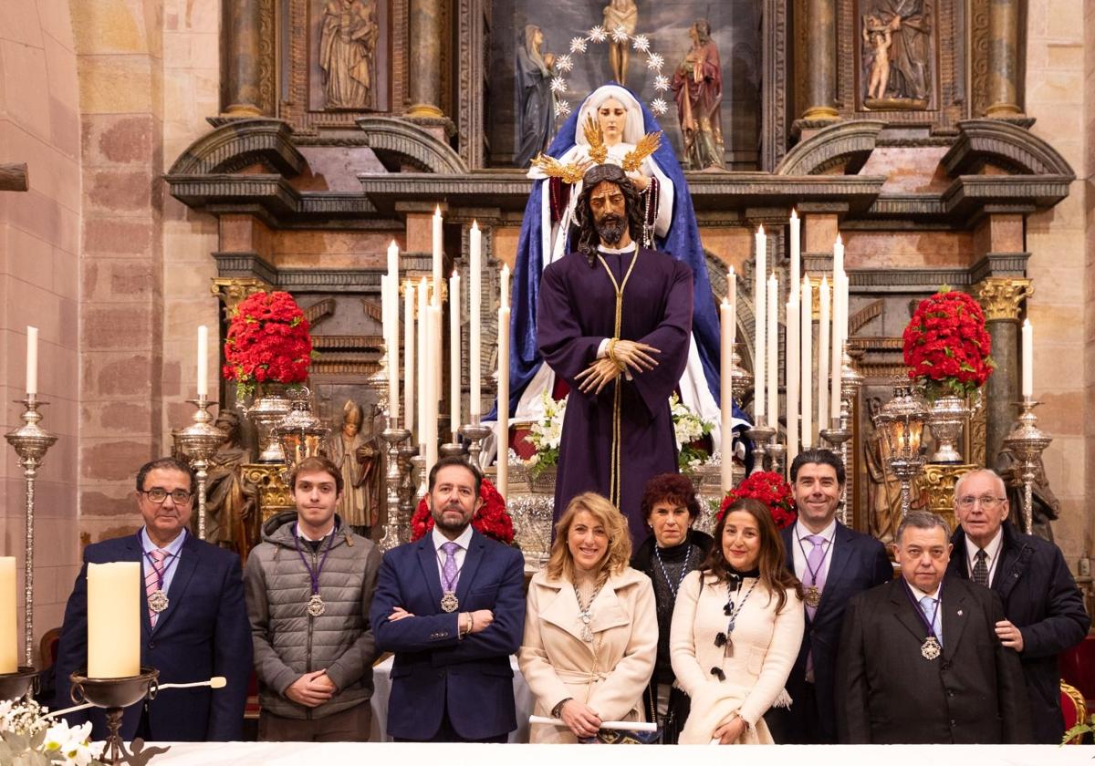 INTEGRANTES DE LA HERMANDAD DEL BUE REMEDIO TRAS LA FINALIZACÓN DE LA FUNCIÓN PIRNCIPAL DEL PASADO SÁBADO.