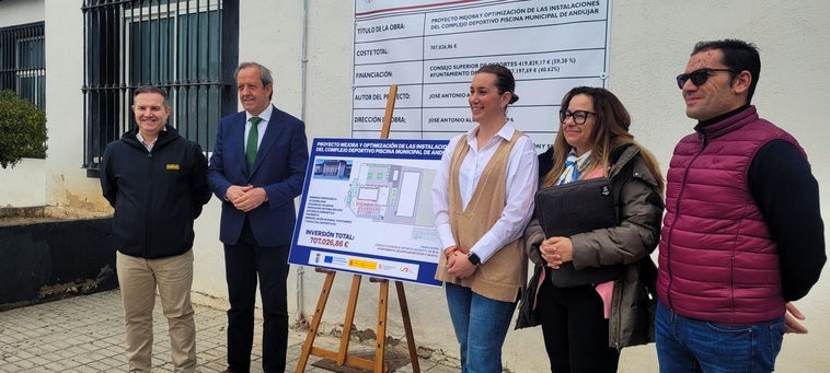 Arranca la demandada obra de reforma de la piscina cubierta de Andújar