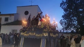 SALIDA DEL PASO DE LA IGLESIA SAN ISIDRO LABRADOR AL DECLINAR LA TARDE.