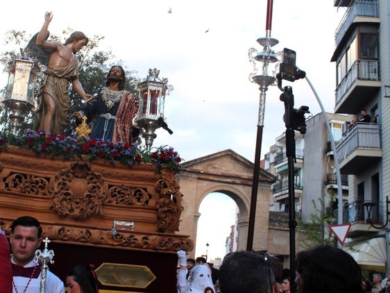 LA ORRACIÓN EN EL HUERTO CON EL ARCO CAPUCHINOS DE FONDO Y LOS PENITENTES DE LA PACIENCIA, EN FORMACIÓN EN UNA SALIDA QUE AL FINAL, SE TRUNCÓ.