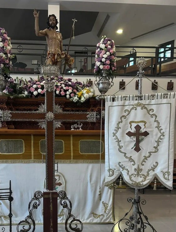 CRUZ DE GUÍA DEL CRISTO RESUCITADO.