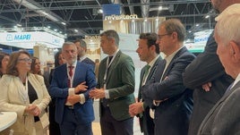 CARMONA, PERALES Y ALVES EN LA FERIA.