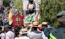 COMITIVA DE LA COFRADÍA MATRIZ DURANTE LA PROCESIÓN DEL PASADO DOMINGO.