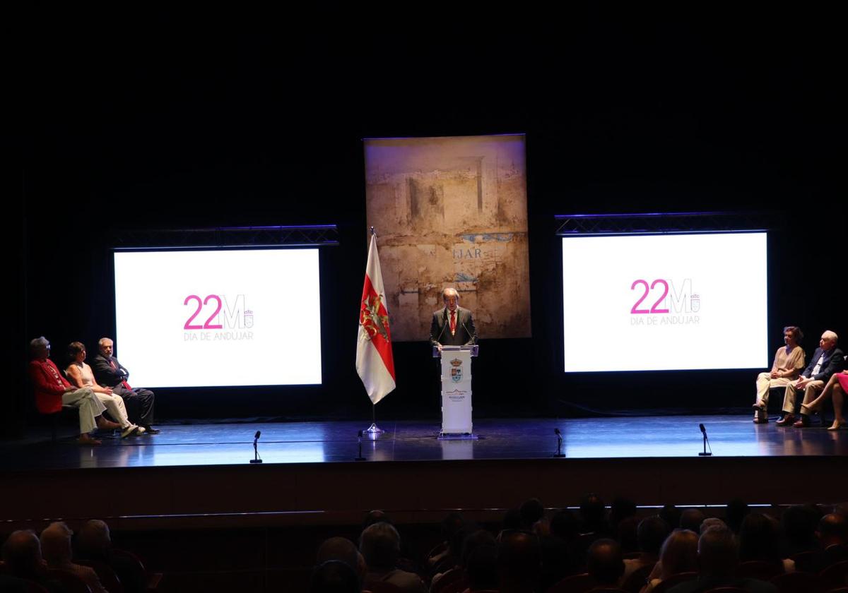 FRANCISCO CARMONA, DURANTE SU DISCURSO INSTITUCIONAL.