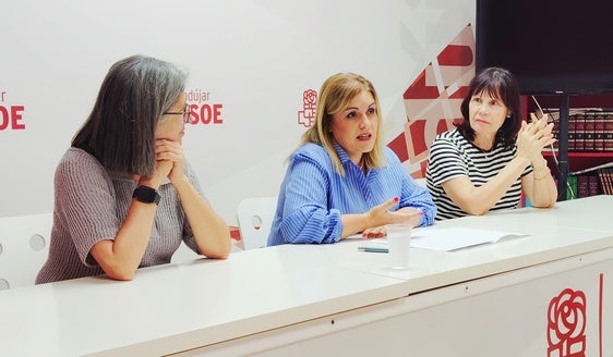 Zamora entre Pepa García y Micaela Navarro.