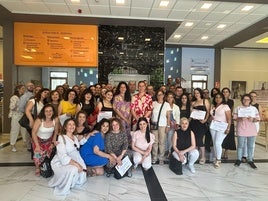 FOTO DE FAMILIA CON LOS PARTICIPANTES DE LOS CURSOS.