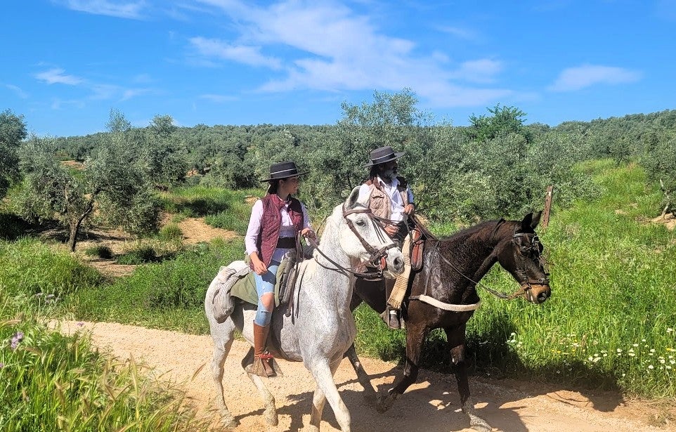 PEREGRINOS Y CABALLISTAS POR EL CAMINO VIEJO.