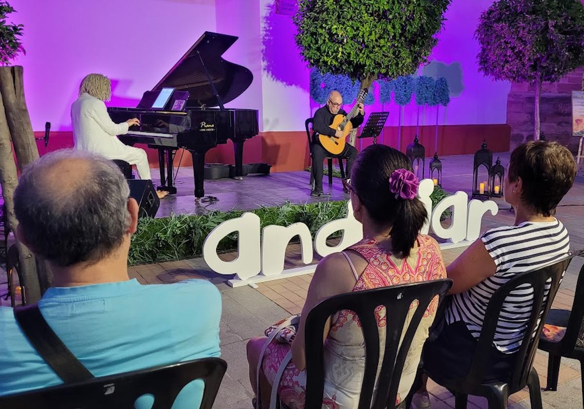 CONCIERTO EN EL ALTOZANO SANTIAGO, CUYA IGLESIA HA SIDO CEDIDA POR EL OBISPADO AL CONSISTORIO PARA FINES CULTURALES.