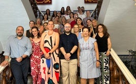 Foto de familia con el alumnado, los monitores y la concejala. ideal