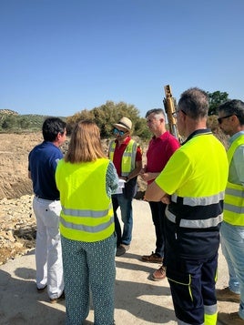 JOSÉ LUIS AGEA DURANTE SU VISITA A LAS OBRAS.