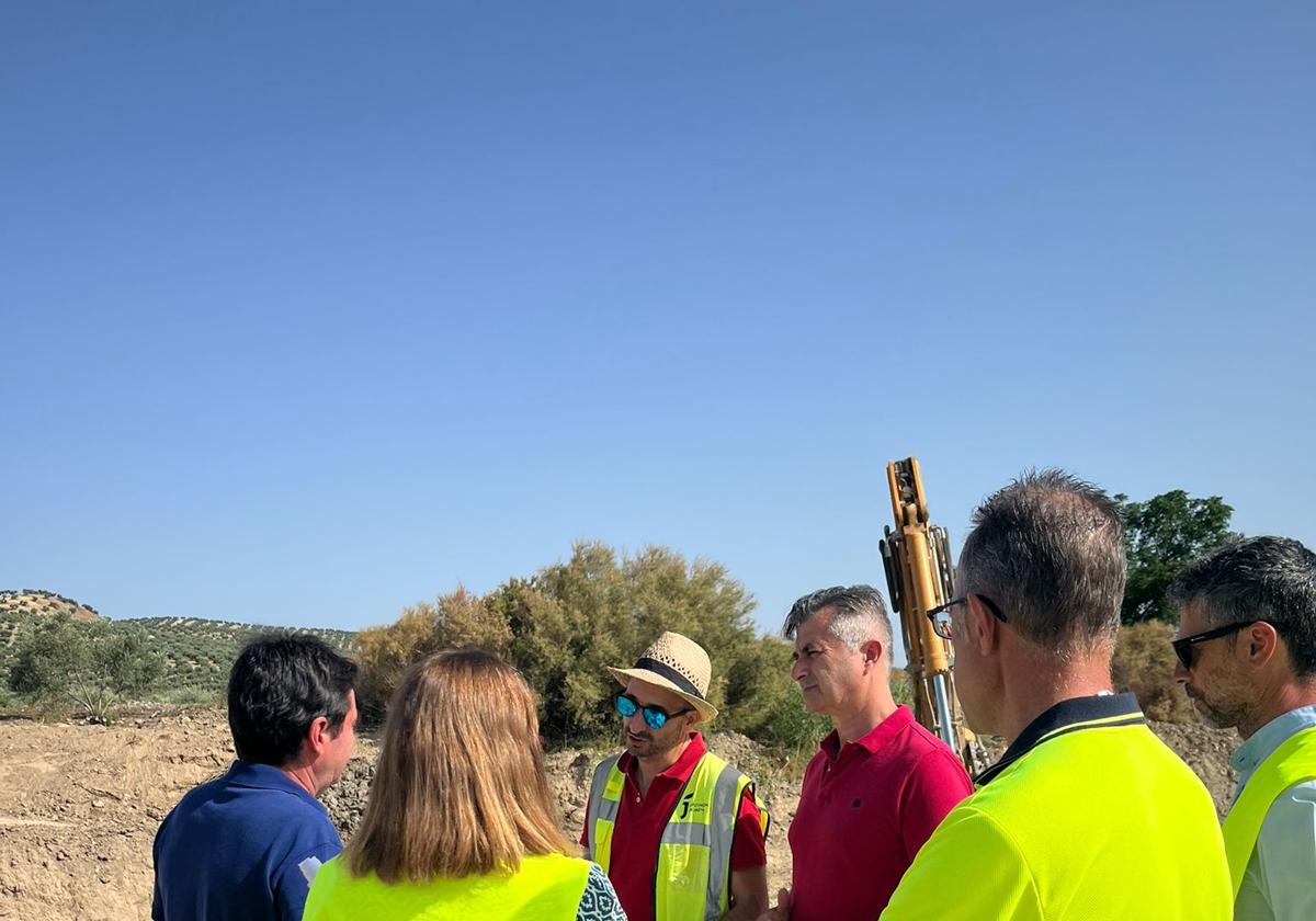 JOSÉ LUIS AGEA DURANTE SU VISITA A LAS OBRAS.