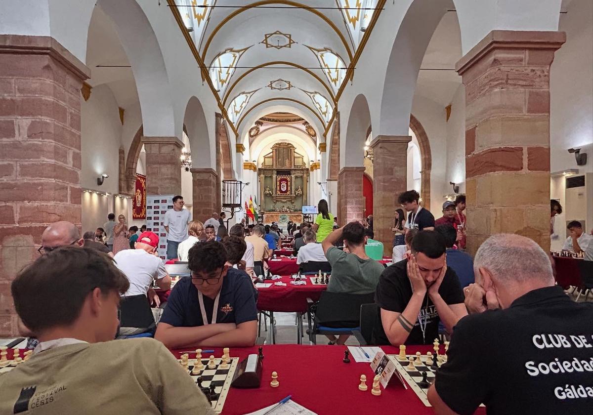 PARTICIPANTES EN EL TORNEO INTERNACIONAL DE AJEJDREZ.