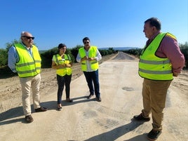 DSOLEDAD ARANDA HOY EN LAS OBRAS, JUNTO CON EL ALCALDE, MANJEL LOZANO.