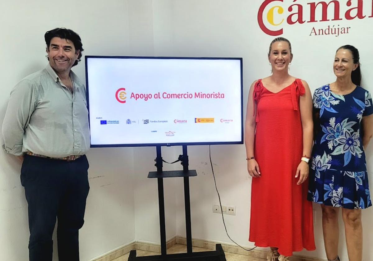 Ángel Luis Calzado, María José Fuentes y Ana Peña.