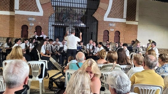 La banda Maestro Amador pone un brillante colofón al programa estival 'Música en los Parques'
