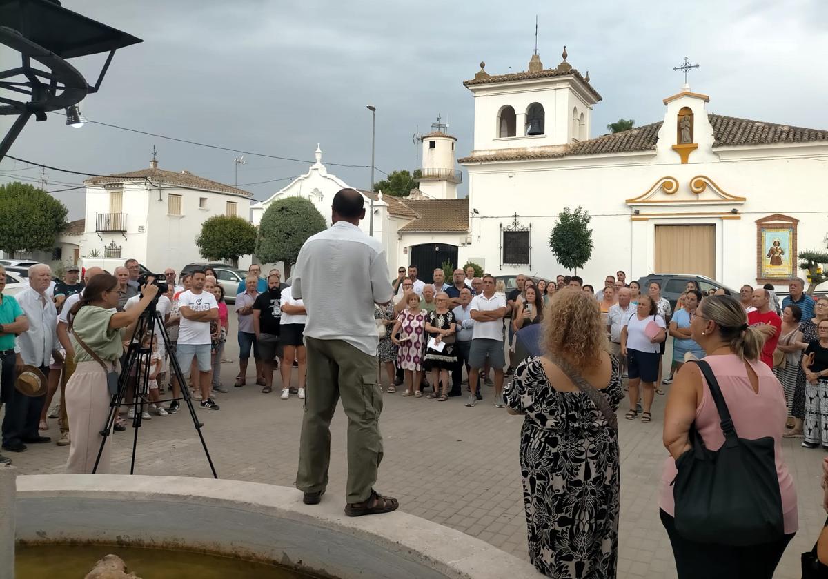 Concentración ciudadana del pasado domingo por la tarde para abordar la construcción de la planta.
