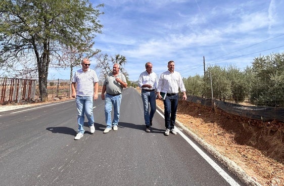 El Ayuntamiento de Andújar pone en servicio la remozada carretera JA-2323