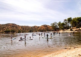 Participantes en la prueba de paddle surf.