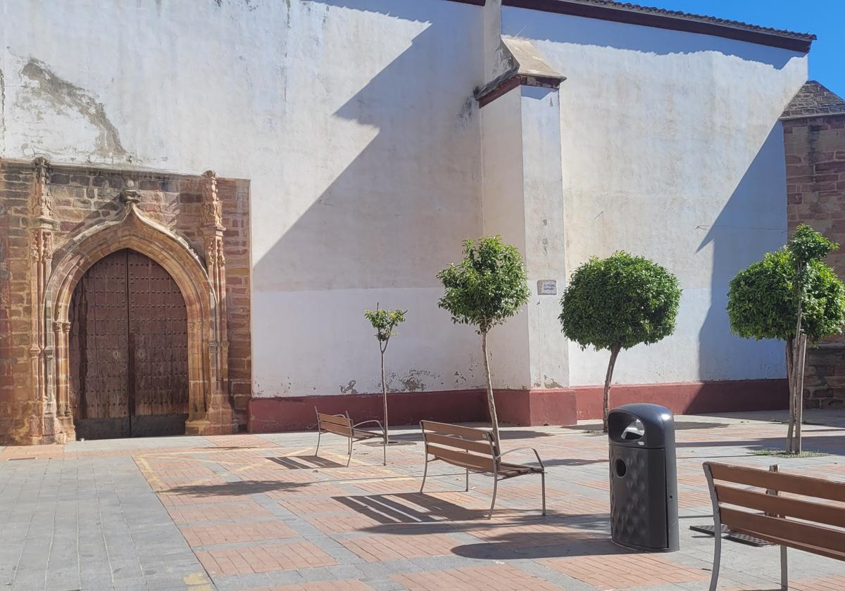PARTE TRASERA DE LA ANTIGUA IGLESIA DE SANTIAGO.
