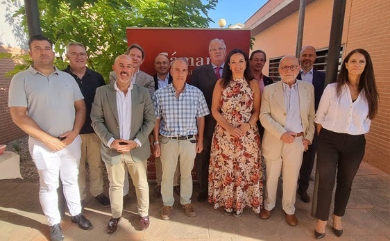 Asistentes a la sesión celebrada en la Cámara de Comercio.