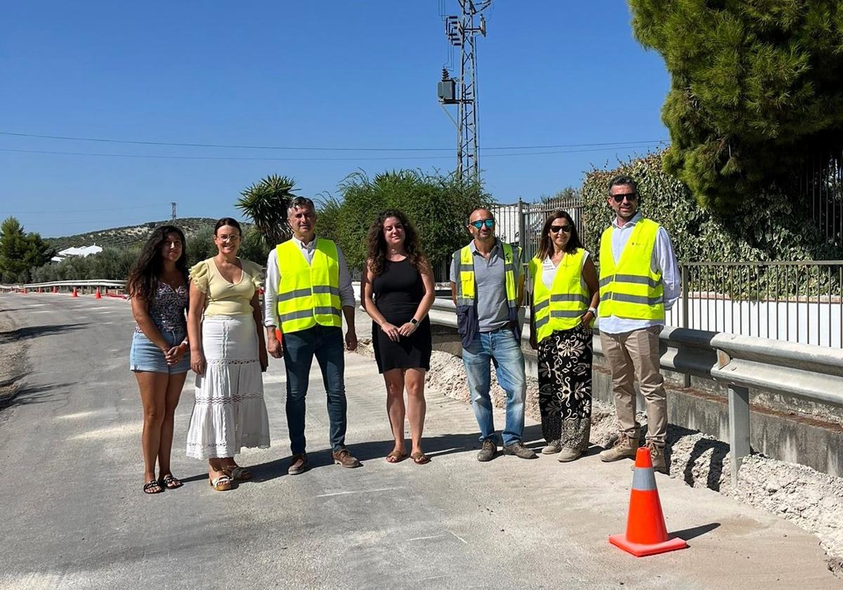 José Luis Agea y miembros de la Corporación durante su visita a la obras.