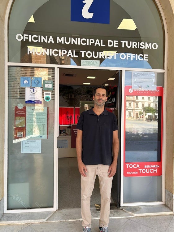 Juan Carlos Martínez en la oficina.