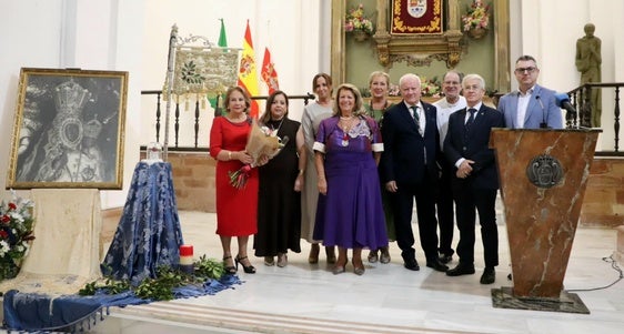 COLODRERO, ACOMPAÑADO POR MIEMBROS DE LA COFRADÍA MATRIZ, LA PEÑA Y EL CONSITORIO.