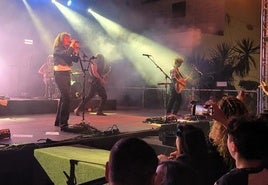 Actuación de Noriko Martin y 'Derby Motereta's Burrito Kachimba