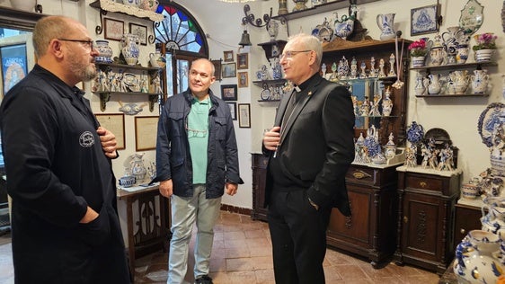 El obispo de Jaén se empapa del profuso y variado arte sacro de Andújar
