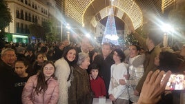JESUS LOZANO Y FRANCISCO CARMONA CON FAMILIARES DEL EMPRESARIO EN EL ACTO DE INAUGURACIÓN,