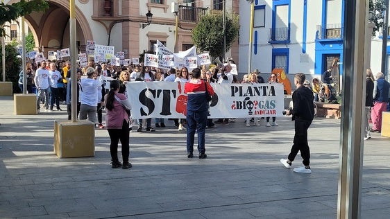 ENCARNA CAMACHO Y MANIFESTACIÓN DEL PASADO DÍA 9 DE NOVIEMBRE EN ANDÚJAR CONTRA LA PLANTA DE BIOGÁS QUE SE PRETENDE IMPLANTAR EN EL MUNICIPIO.