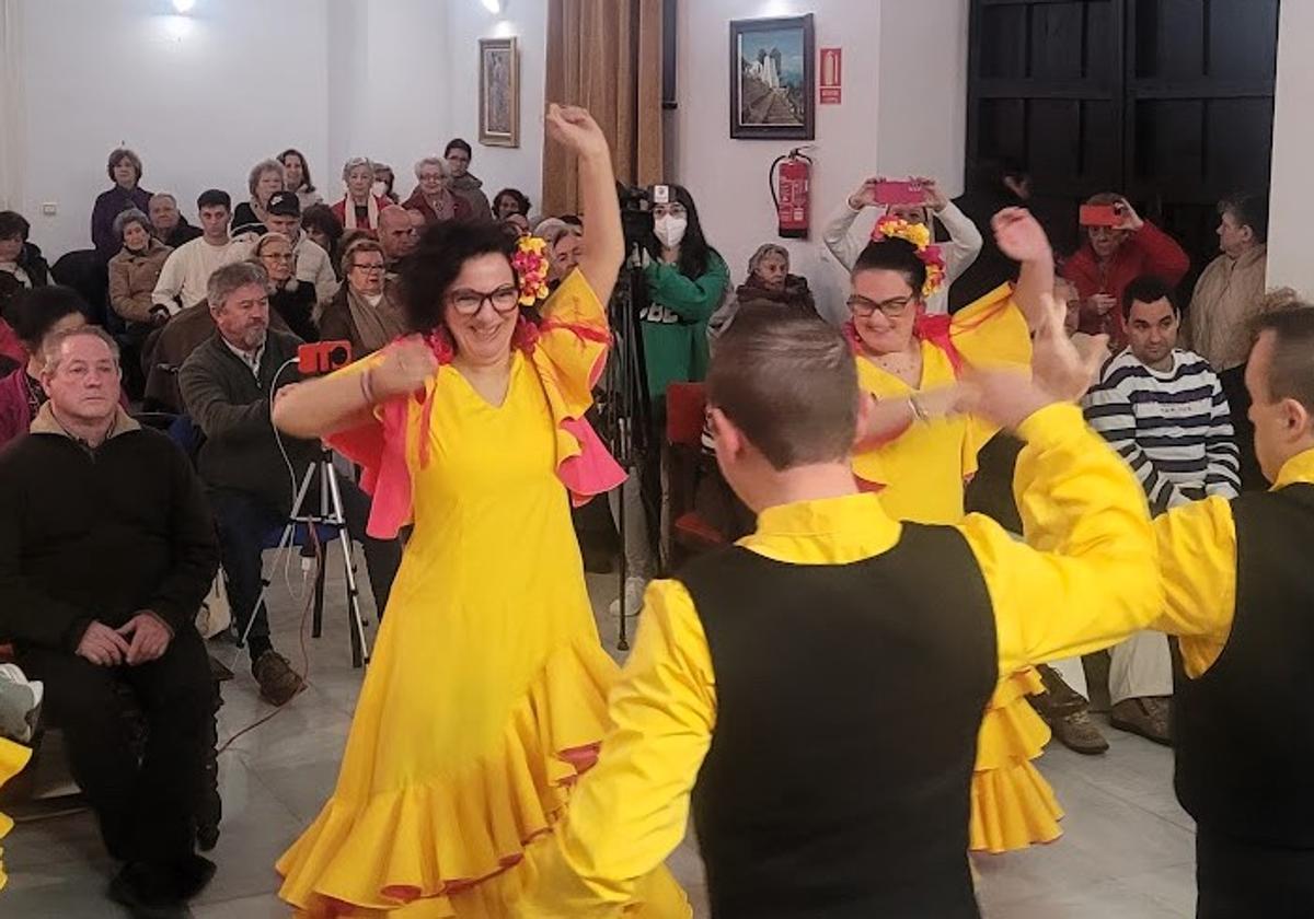 El grupo de baile de inlusión social de la academia de Marisa Ortega. gonzález