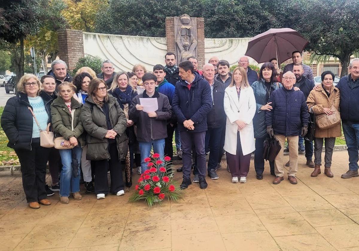 LECTURA DEL MANIFIESTO EN EL MONUMENTO A LA CONSTITUCIÓN DEDICADO EN ANDÚJAR.